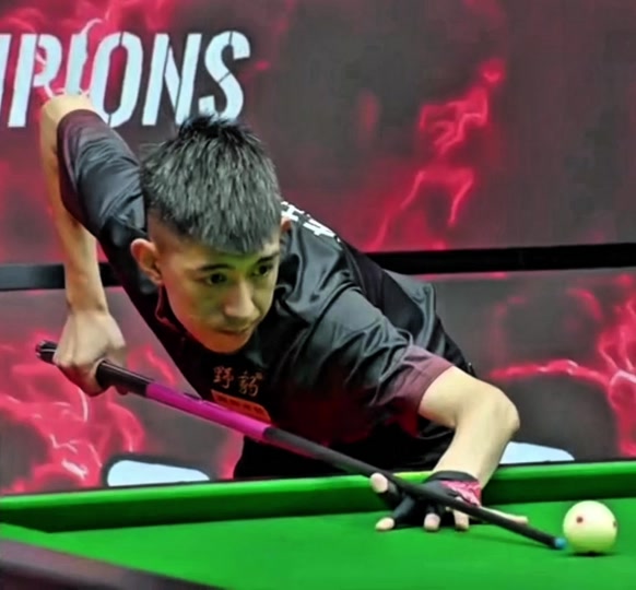 身影再次成 身影再次成